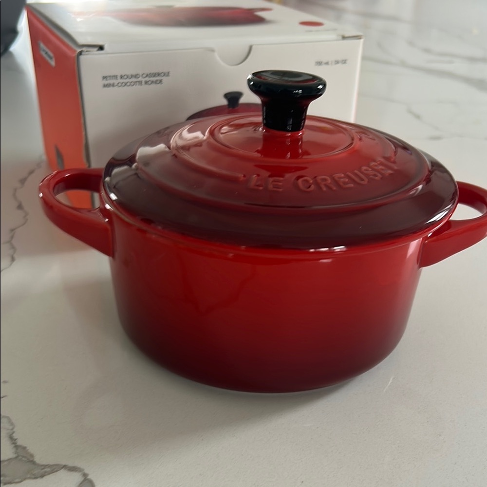 Le Creuset petite 24oz mini cocotte  w/lid NEW